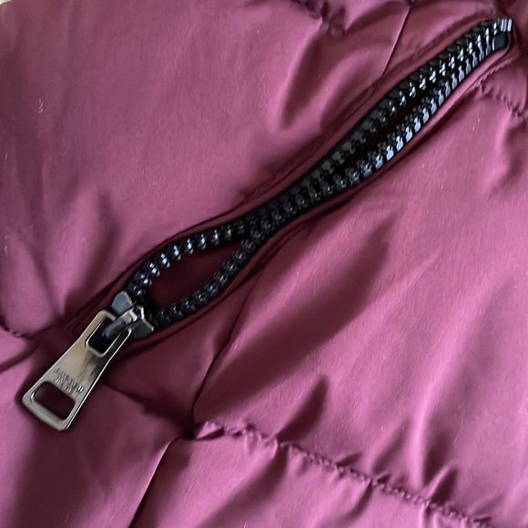 Woman’s Andrew Marc stretch long puffer coat - Picture 3 of 10